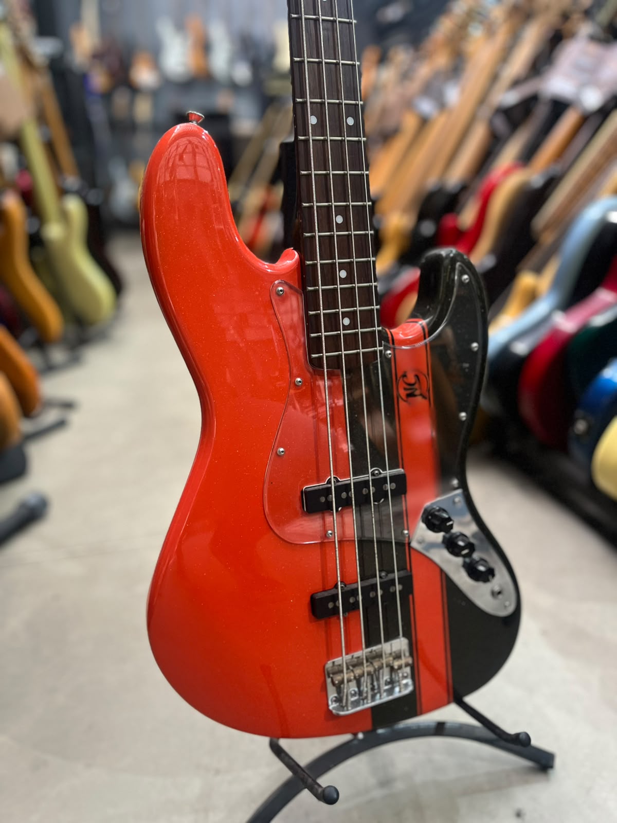Baixo Luthier Laranja  Modelo New Custom 4 cordas miniatura 3