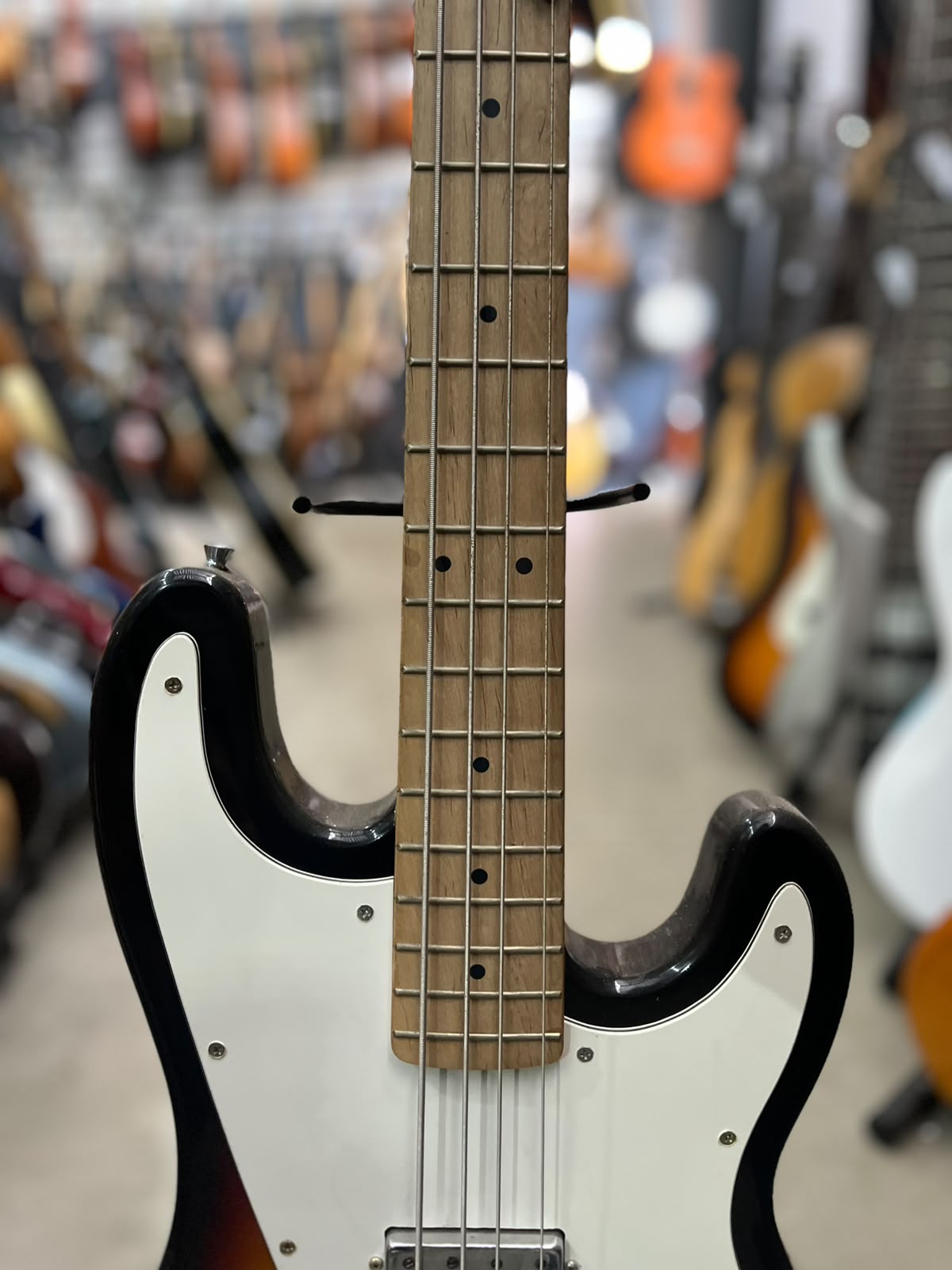 Baixo GBS Pro  Modelo: telebass sunburst 4 cordas miniatura 4