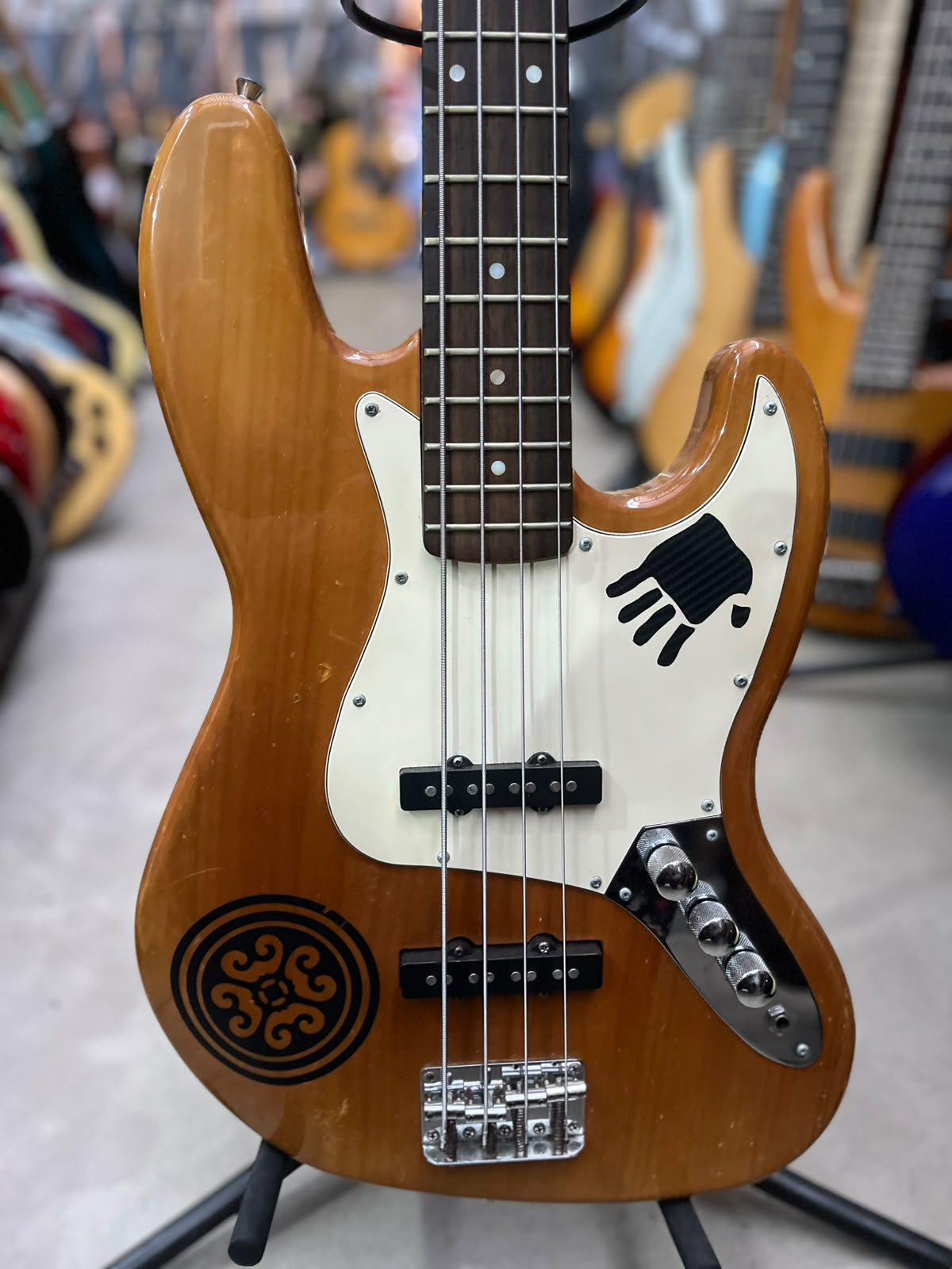 Baixo  Squier  J Bass 4cordas