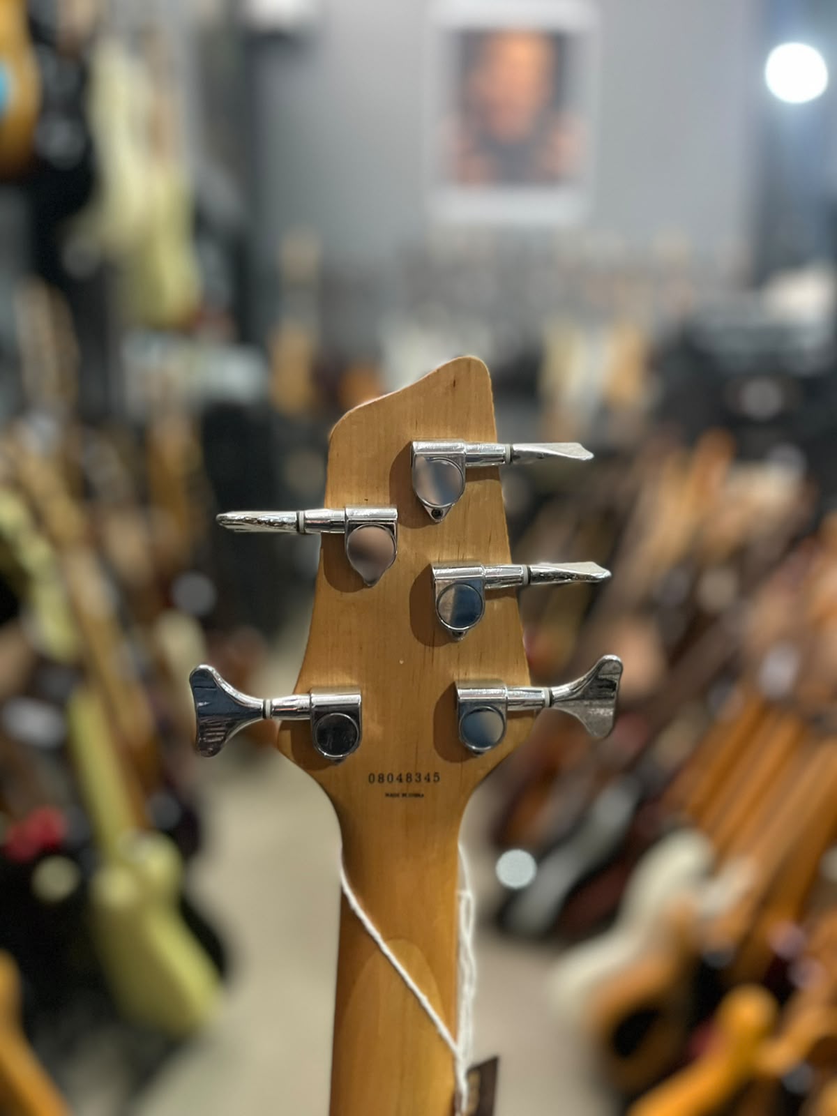 Baixo Washburn Sunburst Taurus T15 – Modelo 5 cordas miniatura 7