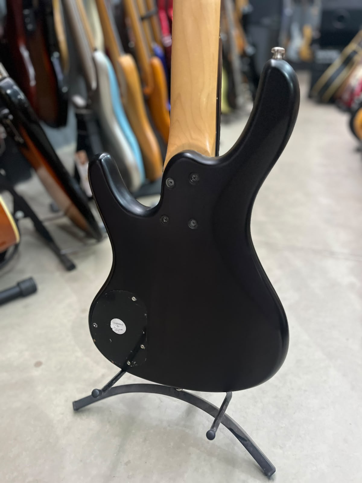 Baixo Ibanez ergodyne 5 cordas  preto miniatura 8