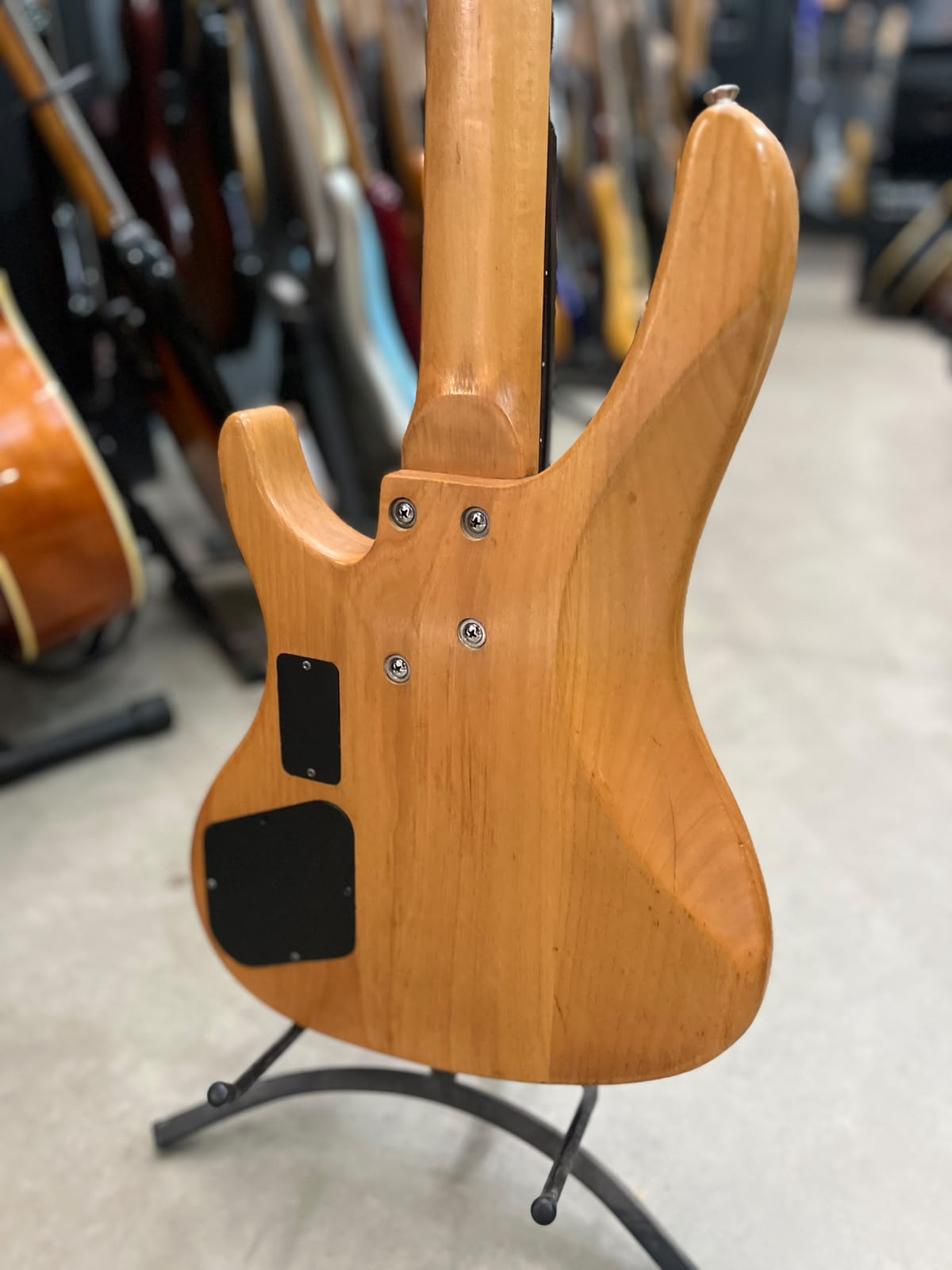 Biaxo Marca Washburn – Modelo: Xb 500 – 5 cordas miniatura 8
