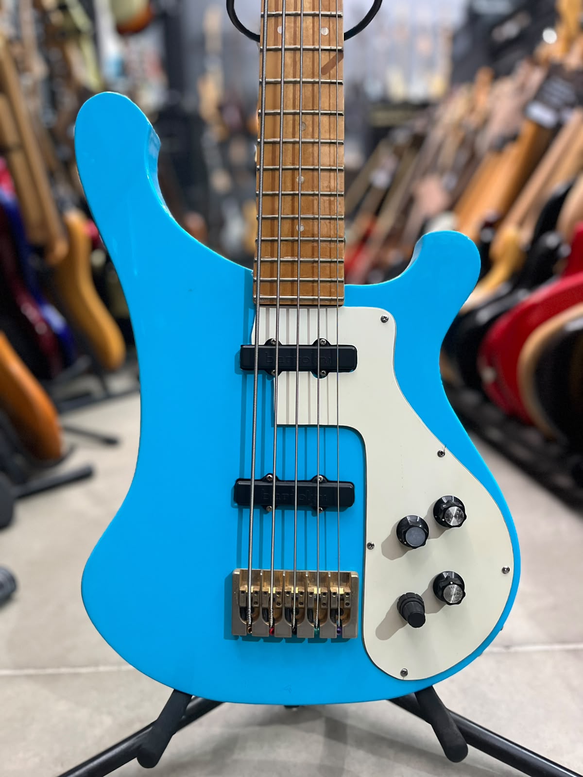 Baixo Luthier Rickenbacker  Modelo: 5cordas