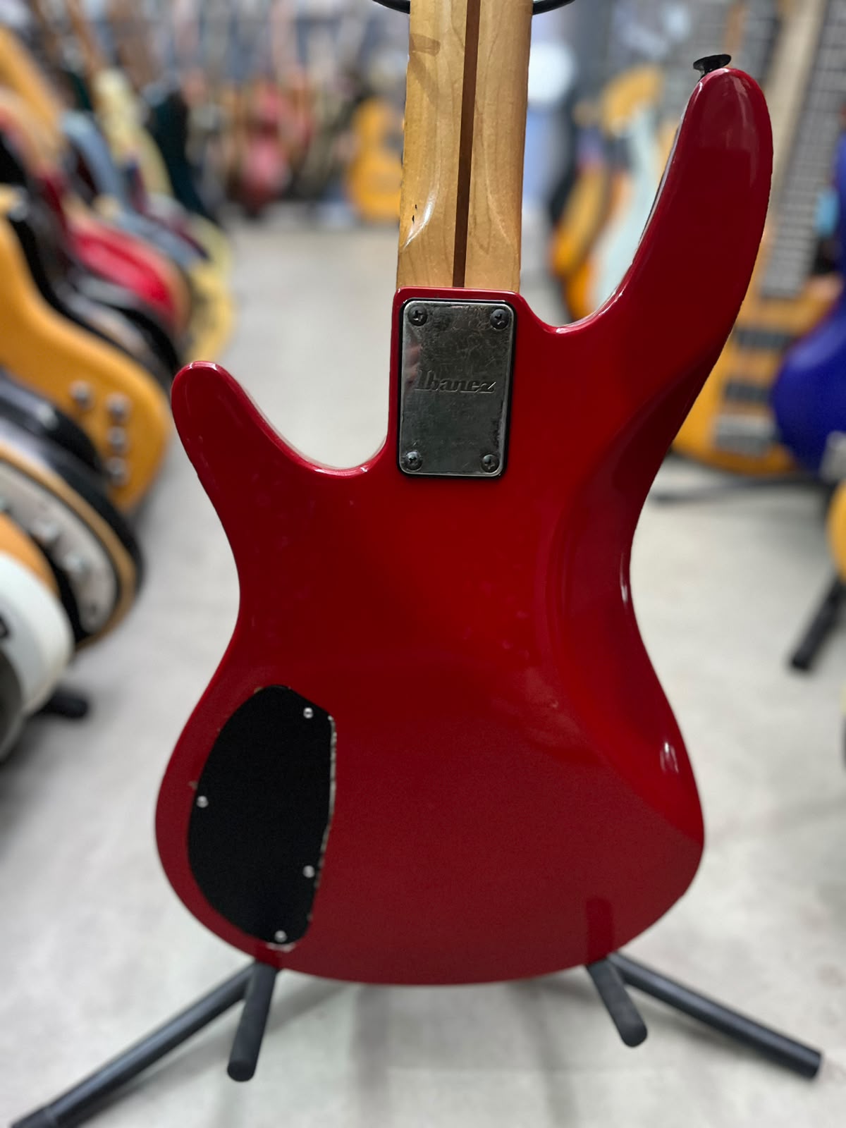 Baixo Marca Ibanez – Modelo: SB707e Japan 4 cordas Vermelho ano de 87 miniatura 8