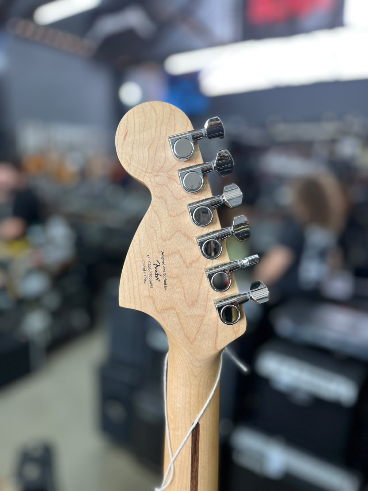 GUITARRA SQUIER FENDER STRATO AZUL CARA ESCUDO BRANCO miniatura 7