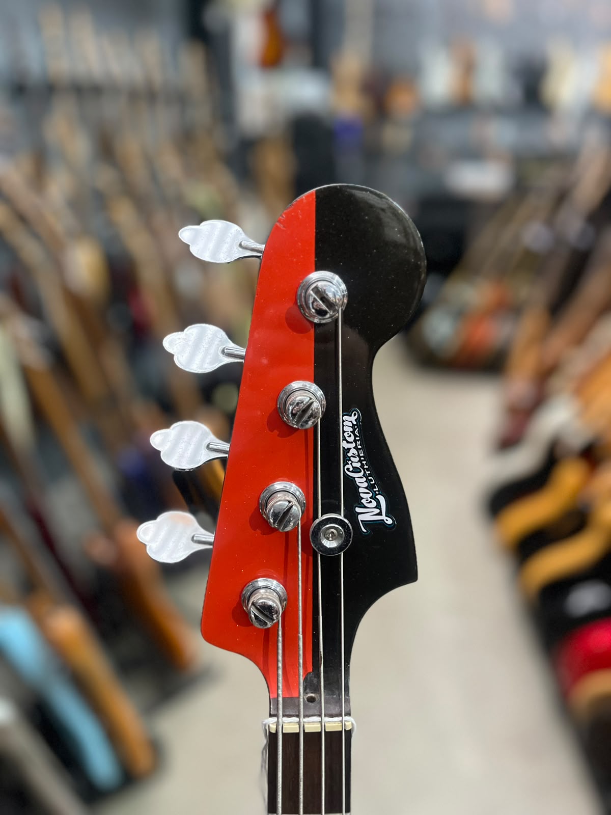 Baixo Luthier Laranja  Modelo New Custom 4 cordas miniatura 6