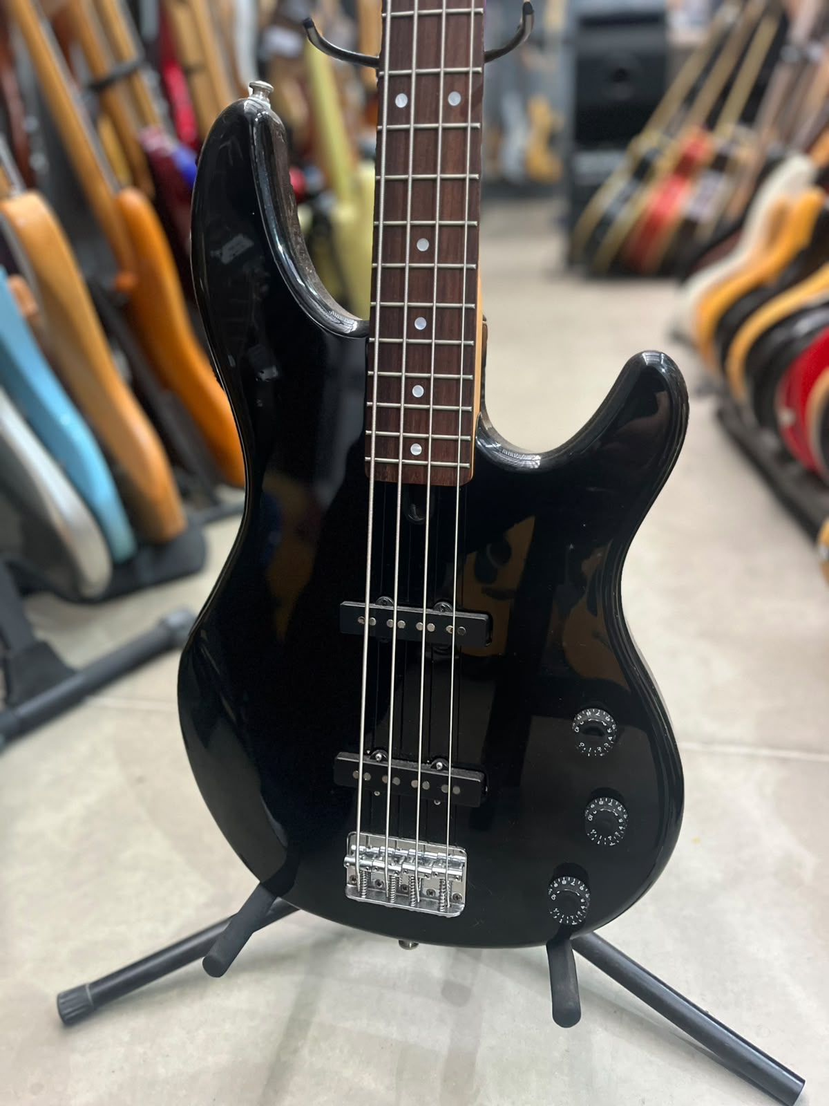 Baixo Yamaha 4 Cordas BB 350 miniatura 2