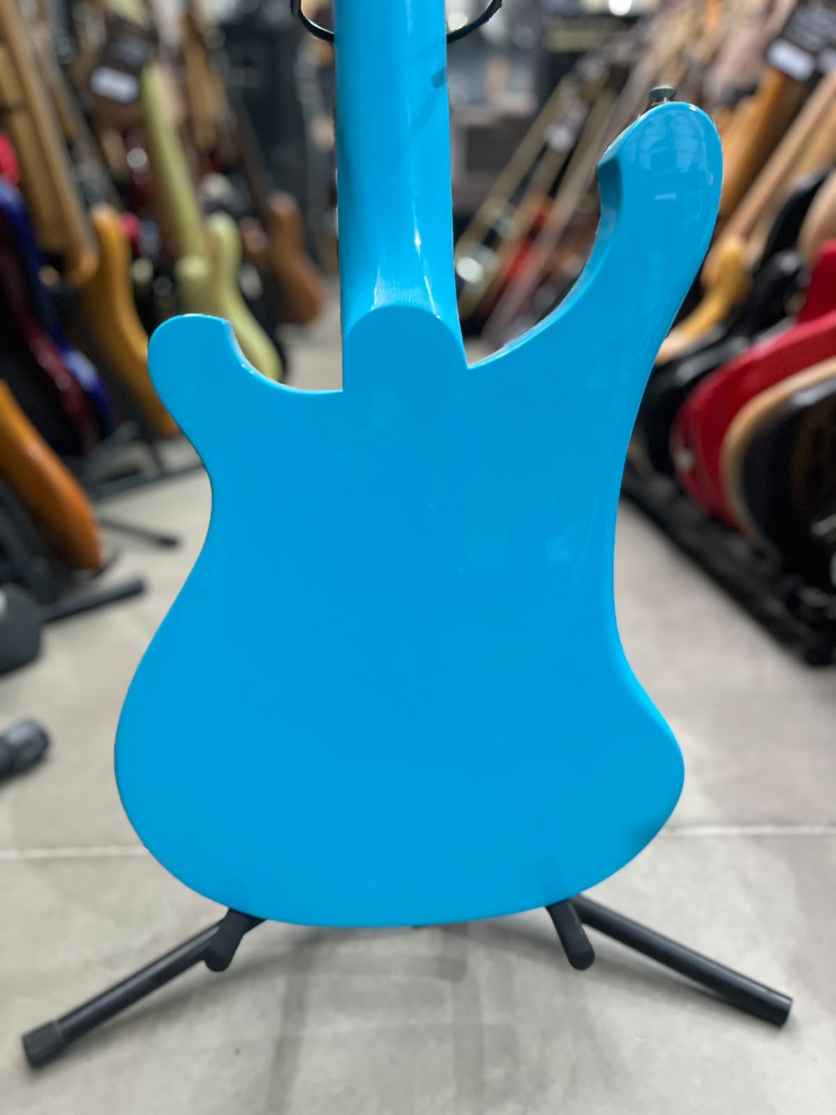 Baixo Luthier Rickenbacker  Modelo: 5cordas miniatura 8