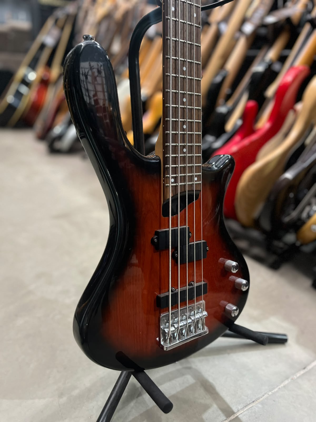 Baixo Washburn Sunburst Taurus T15 – Modelo 5 cordas miniatura 3