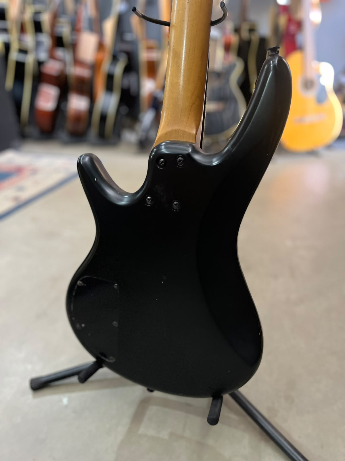 Baixo Marca Ibanez – Modelo: 4 cordas miniatura 10