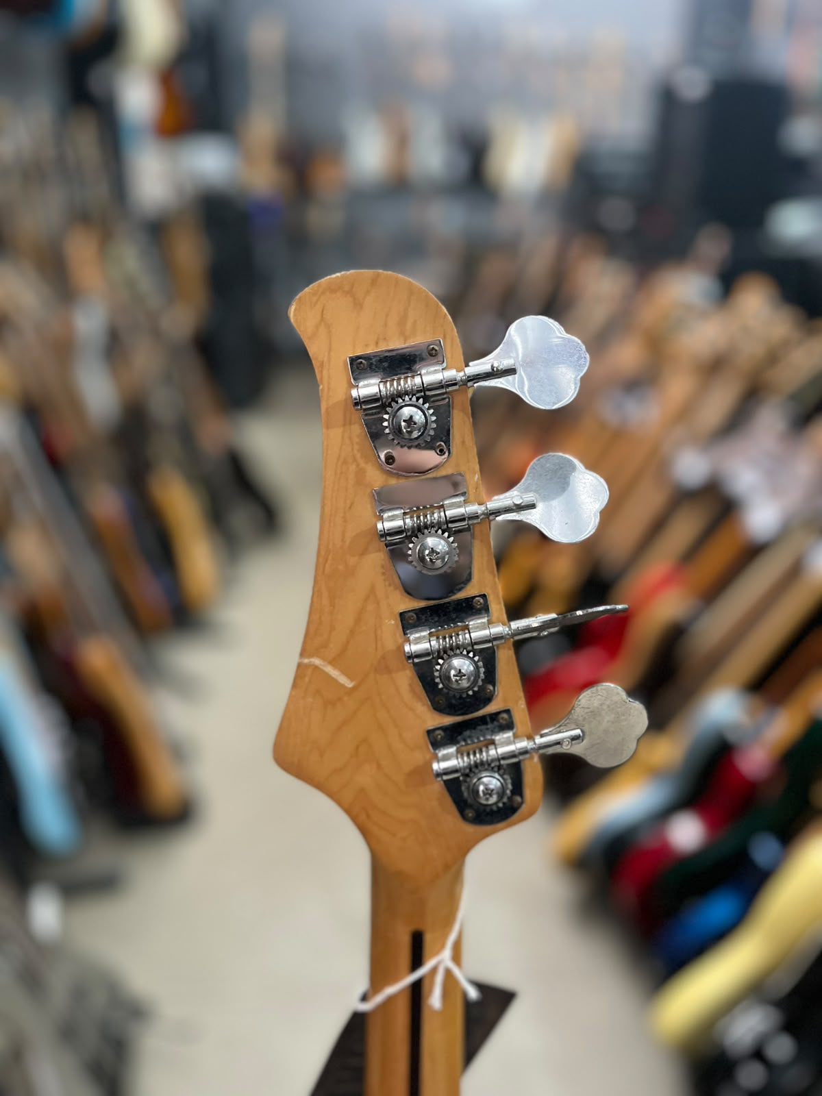 Baixo Marca Yamaha Creme – Modelo 4 cordas miniatura 7