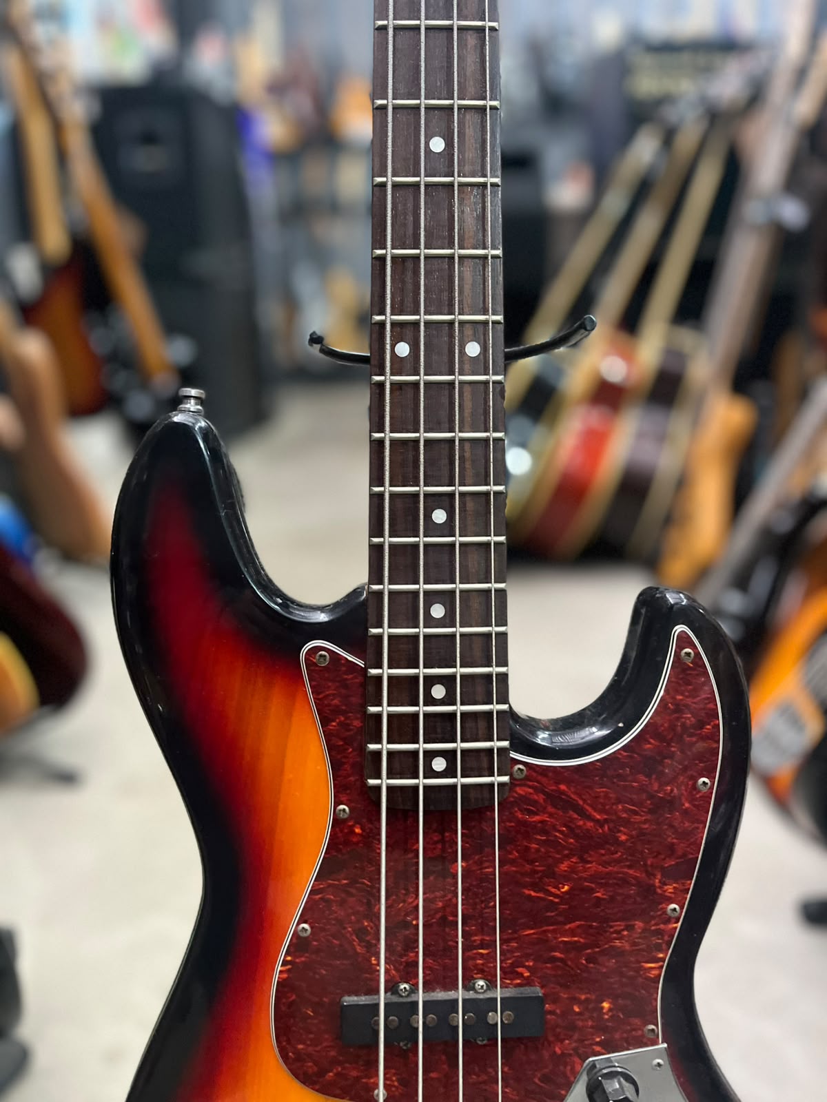 Baixo Marca Giannini – Modelo: Sonic X Séries – 4 cordas Sunburst miniatura 4