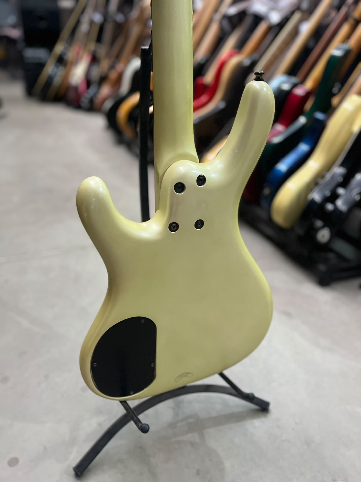 BAIXO IBANEZ ERGODYNE 4 CORDAS CREME miniatura 10
