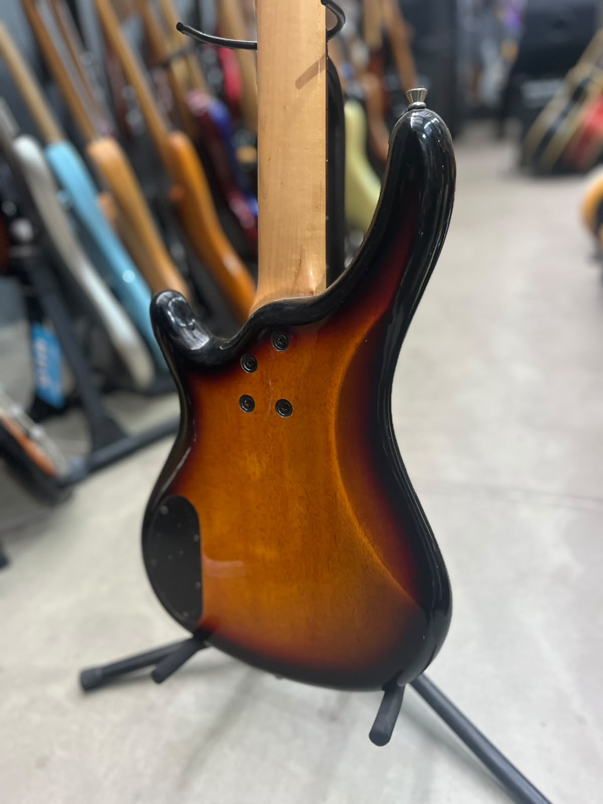 Baixo Condor Sunburst  4 cordas miniatura 8