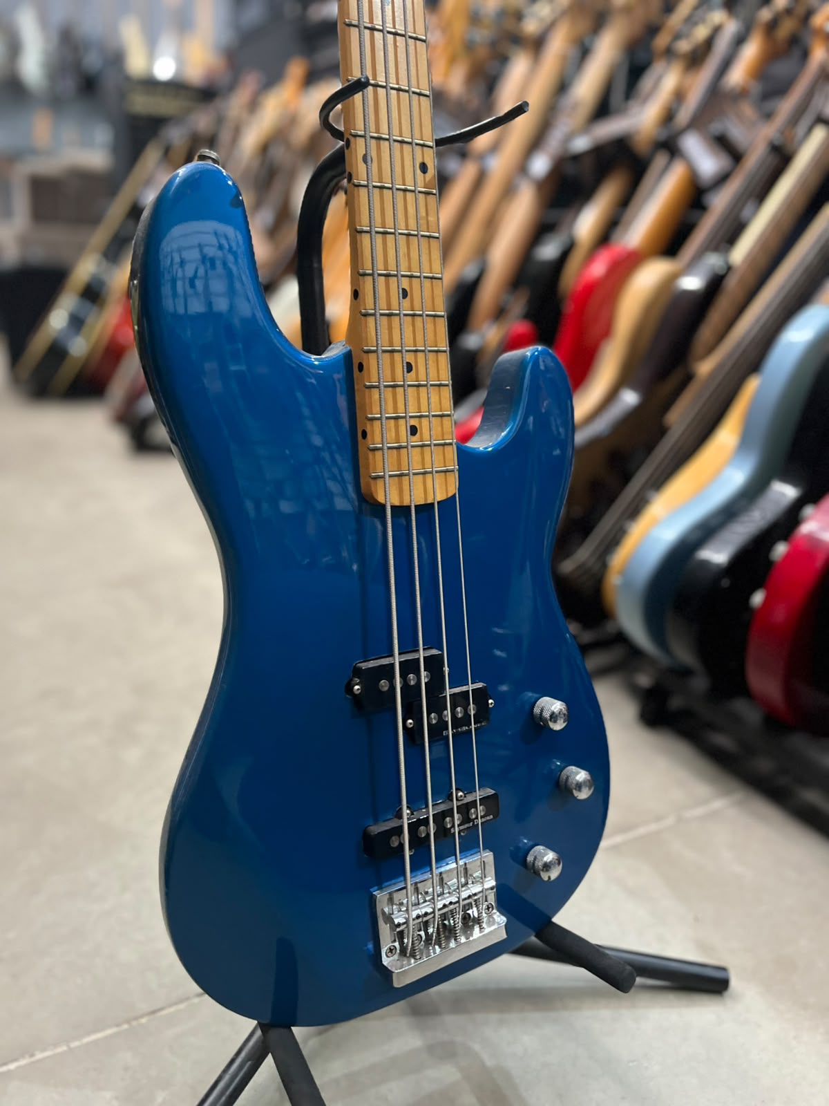 Baixo Dolphin  Modelo: Precision Bass 4 cordas miniatura 3