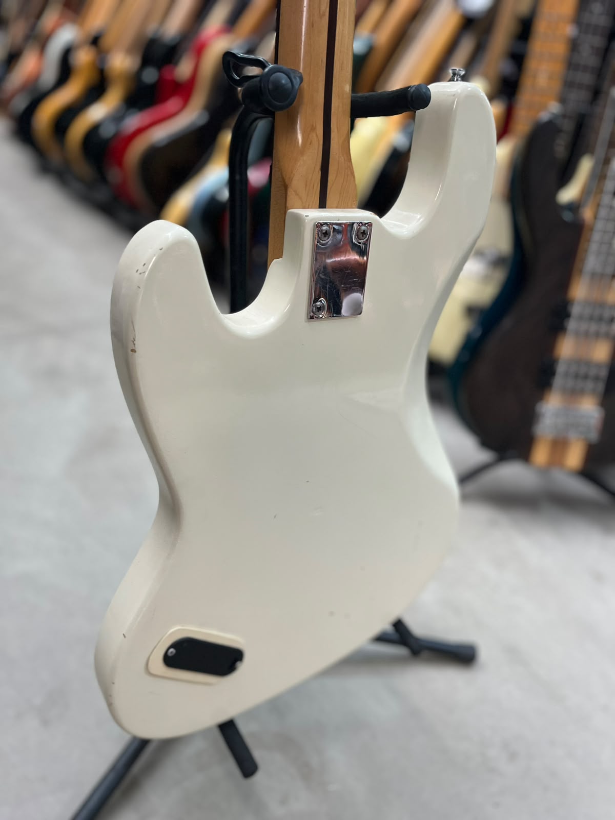 Baixo Marca Yamaha Creme – Modelo 4 cordas miniatura 9
