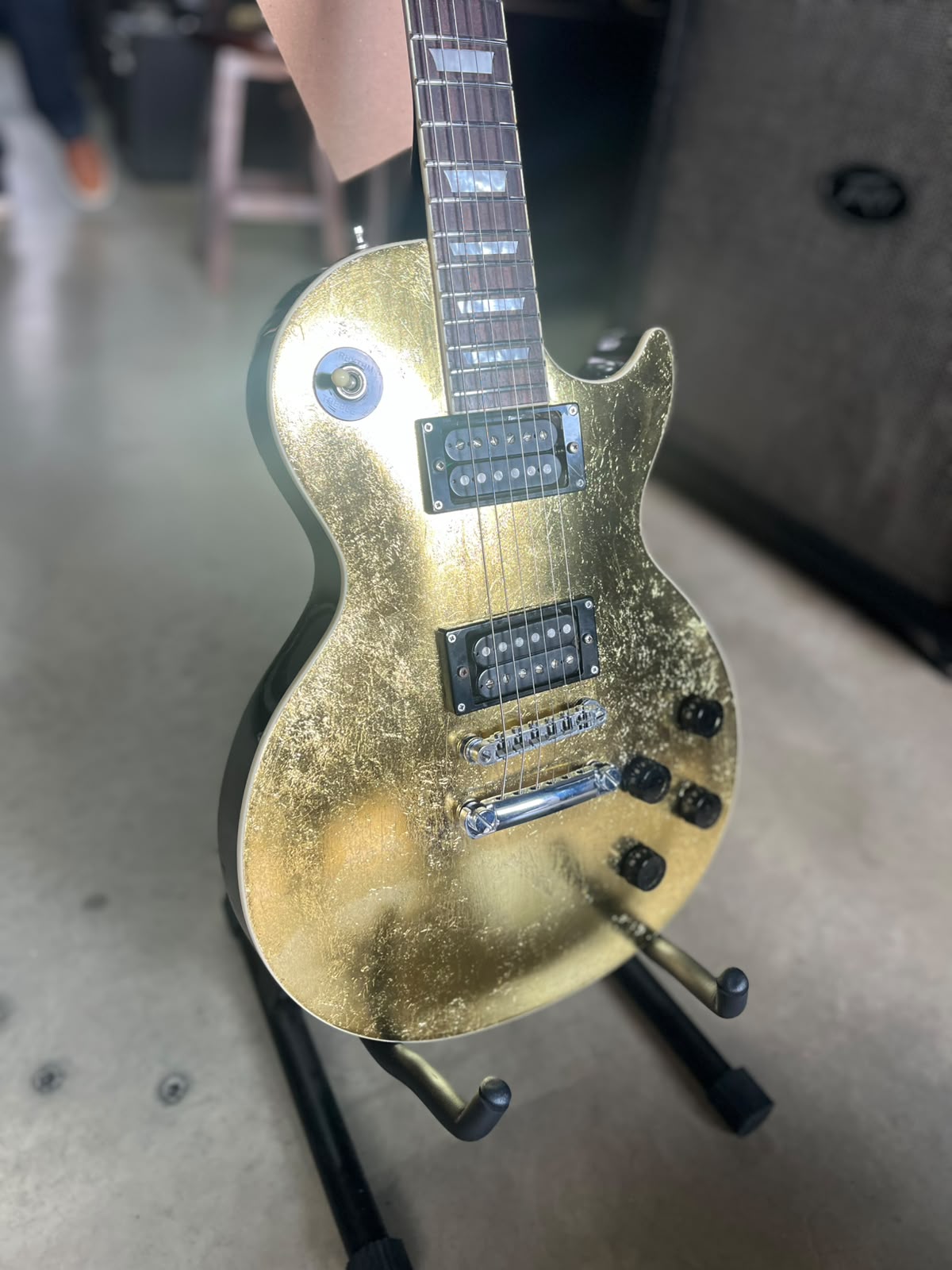 Guitarra Epiphone Les Paul standard dourada miniatura 3