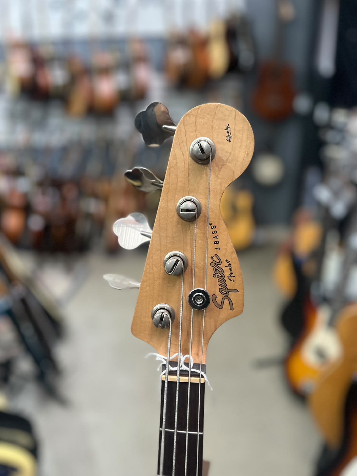 Baixo Squier J Bass 4 cordas Sunburst miniatura 6
