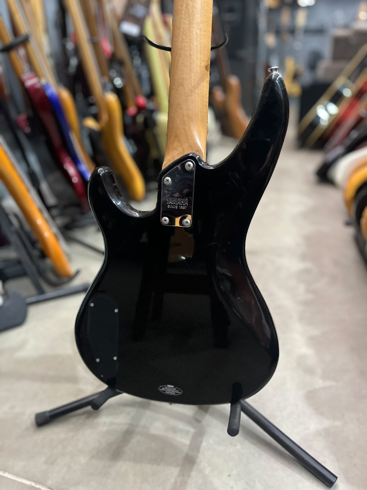 Baixo Yamaha  4 cordas miniatura 8