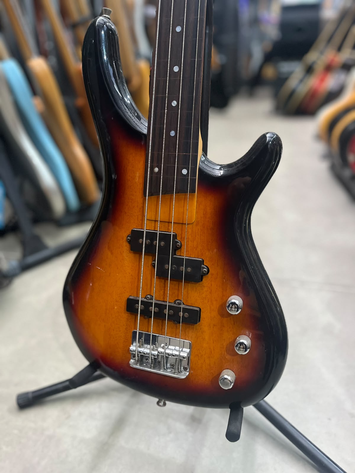 Baixo Condor Sunburst  4 cordas miniatura 2