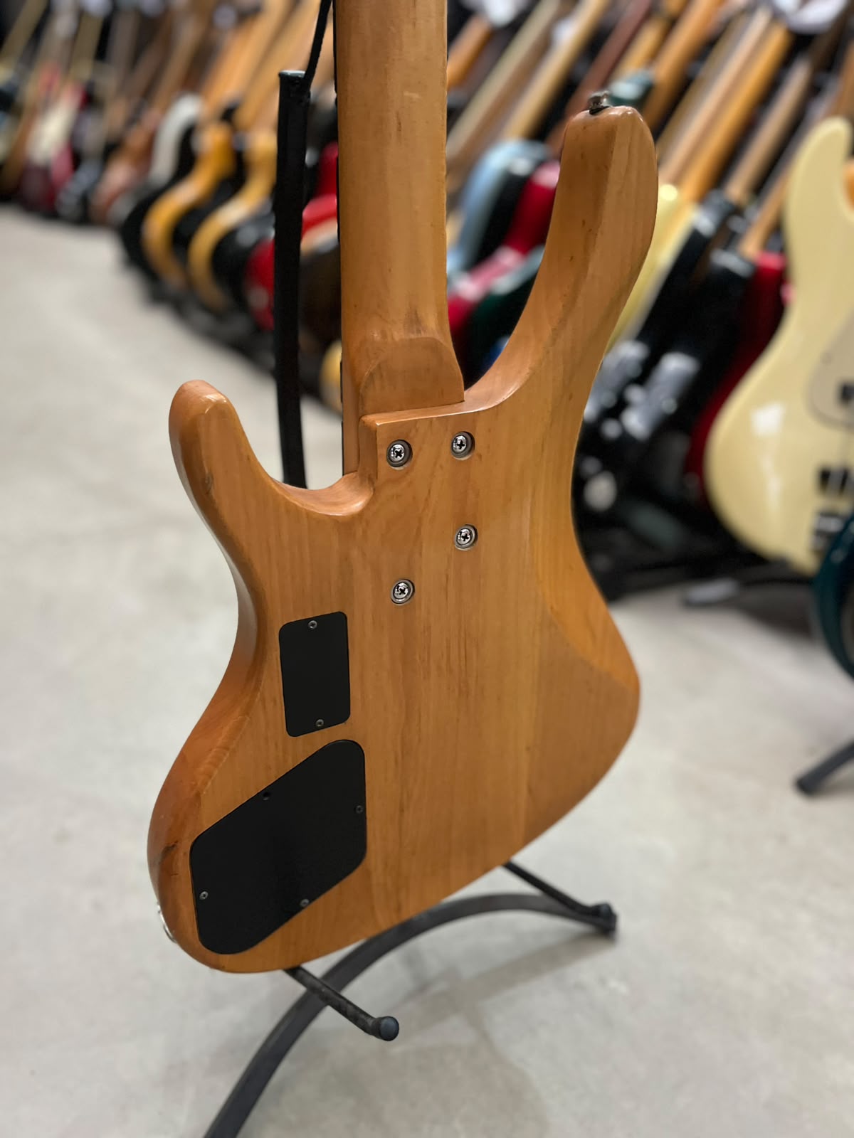 Biaxo Marca Washburn – Modelo: Xb 500 – 5 cordas miniatura 9