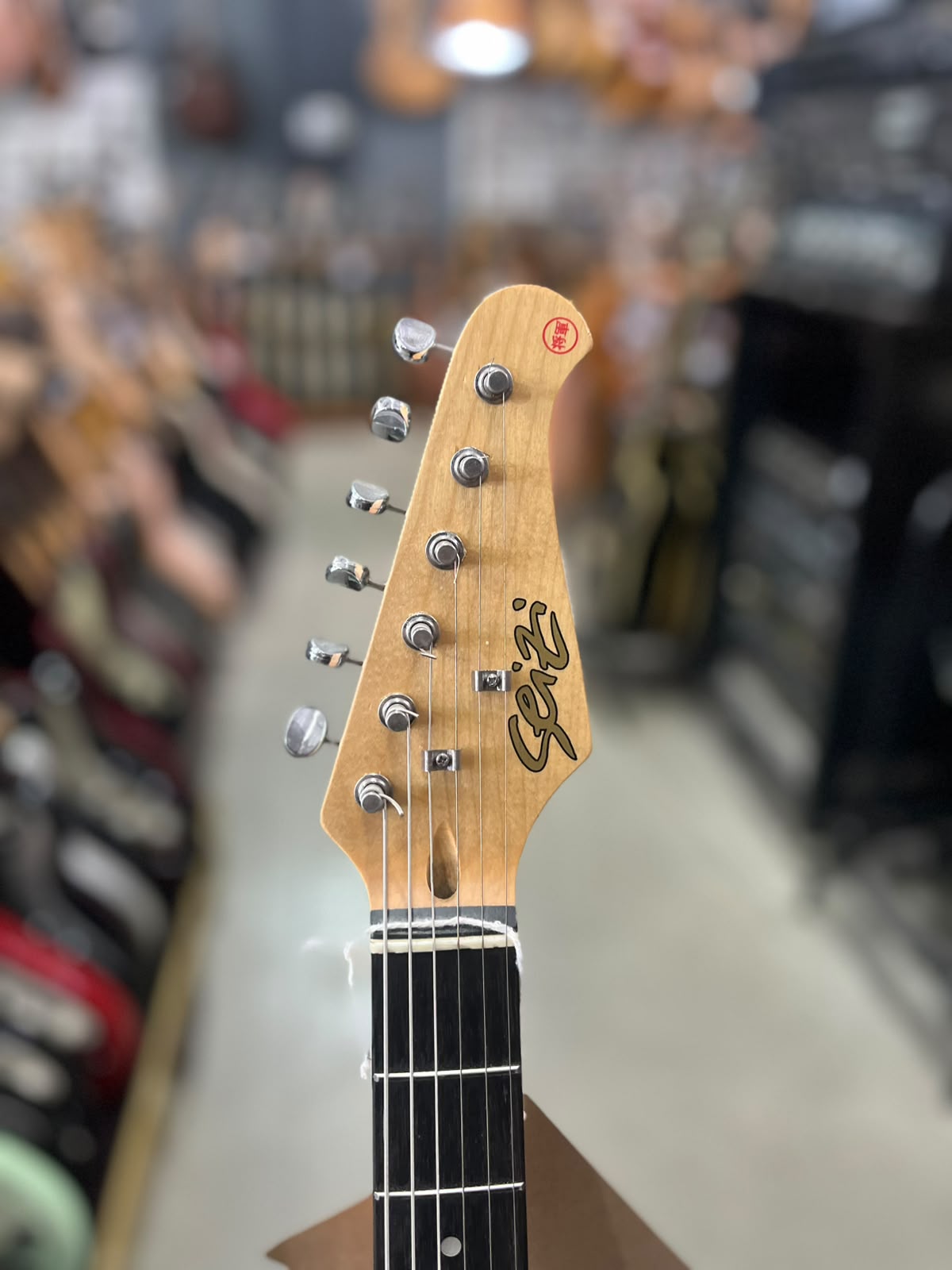 Guitarra Seizi Modelo: Shinobi strato sunburst miniatura 5