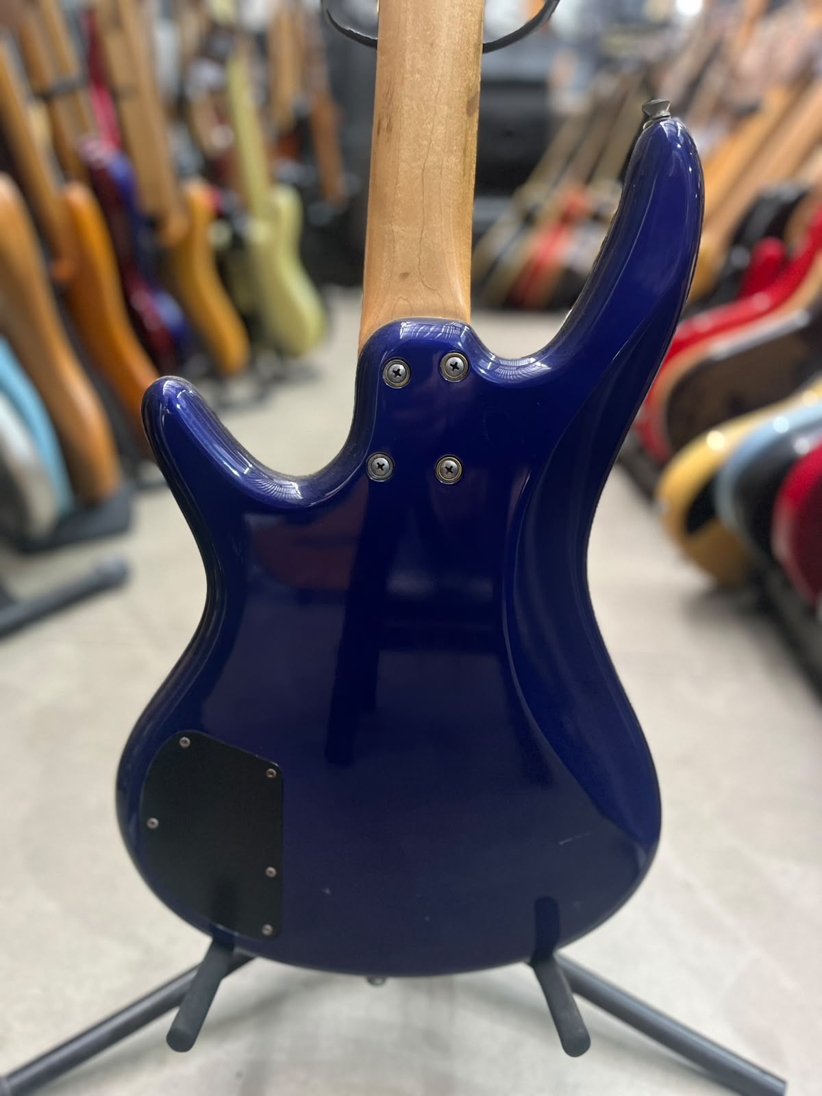 Baixo Ibanez G10 Azul – Modelo Soundgear 4 cordas miniatura 8