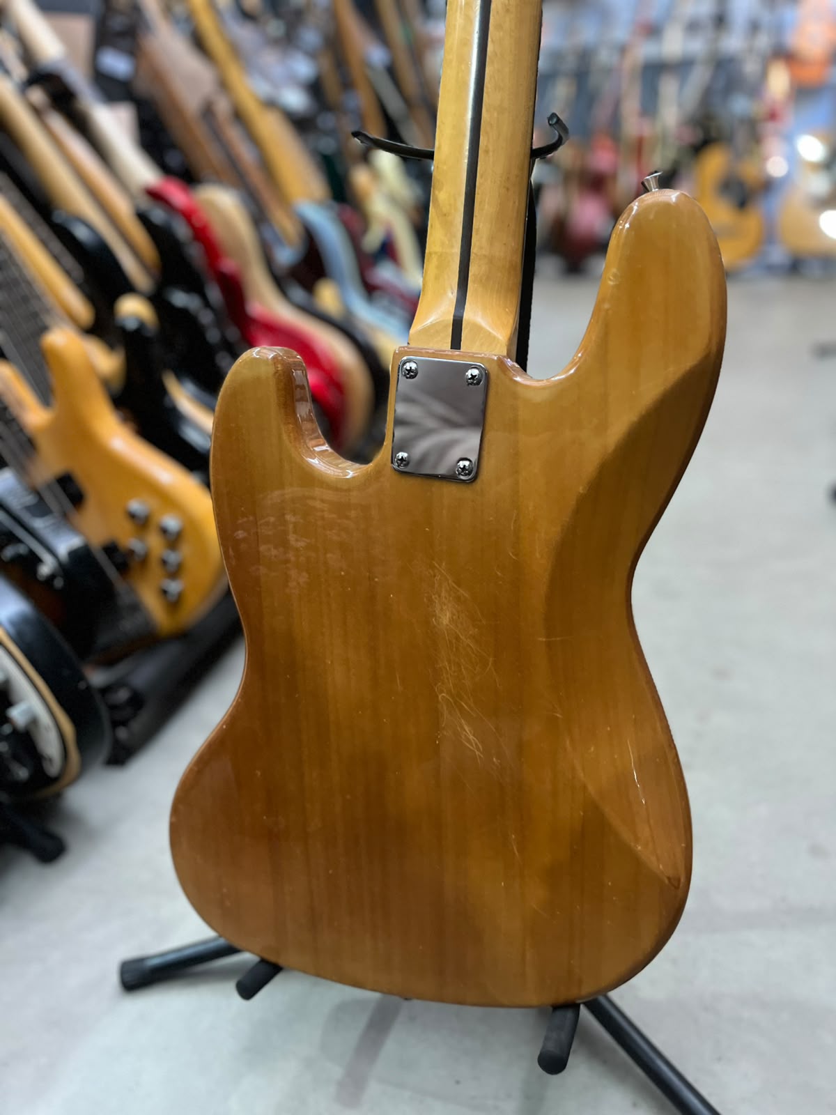 Baixo  Squier  J Bass 4cordas miniatura 10