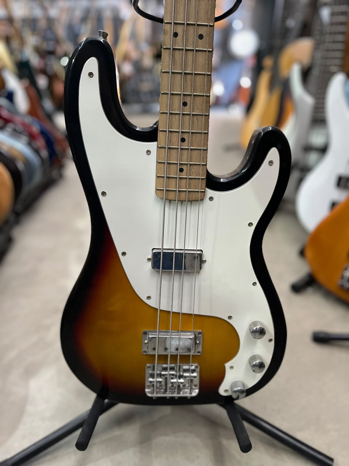 Baixo GBS Pro Modelo: telebass sunburst 4 cordas