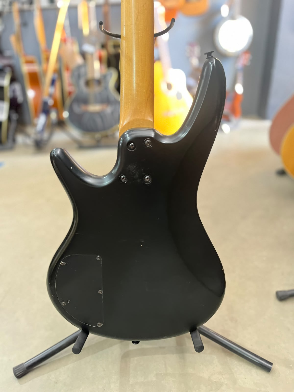 Baixo Marca Ibanez – Modelo: 4 cordas miniatura 9