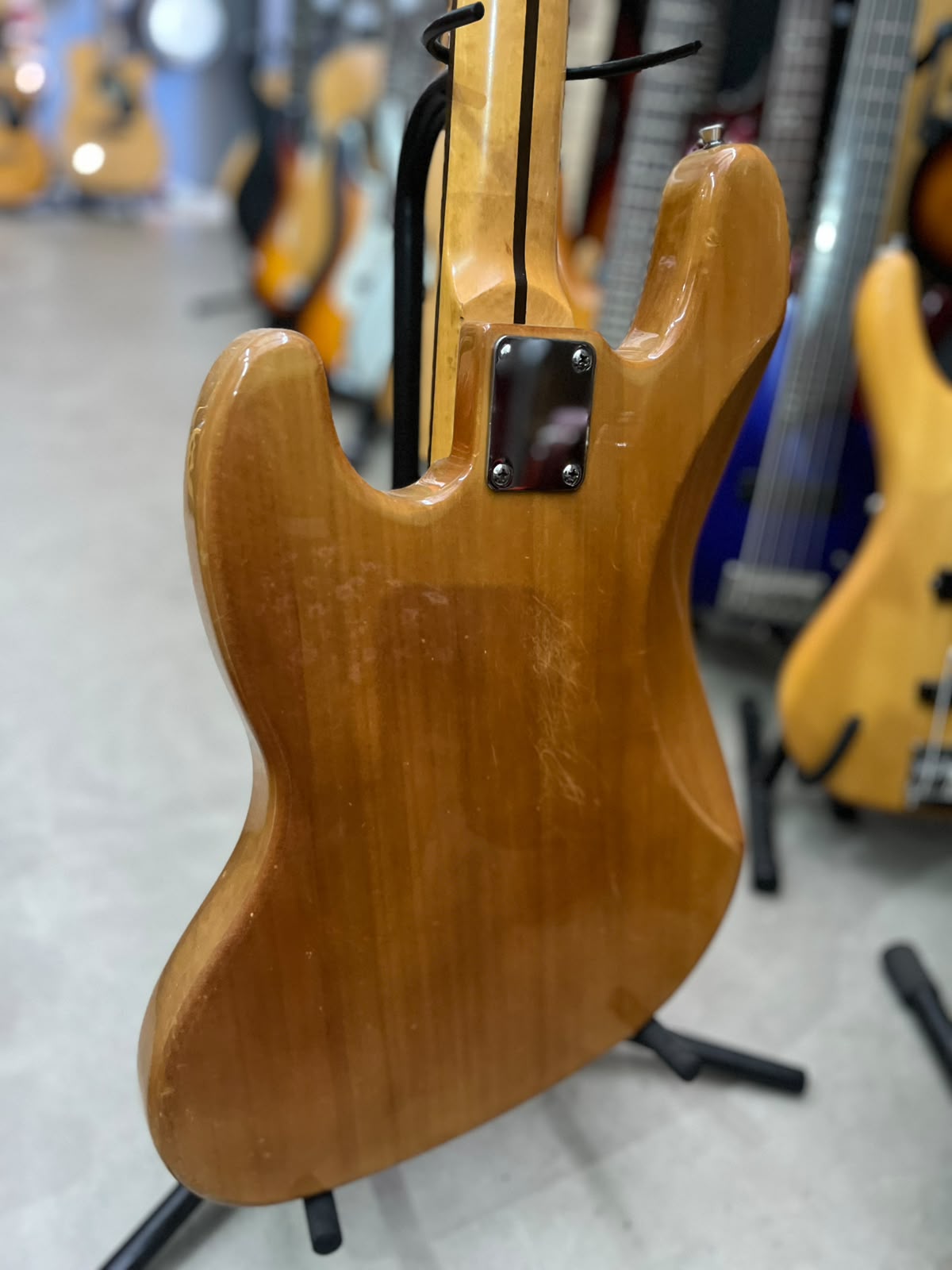 Baixo  Squier  J Bass 4cordas miniatura 9