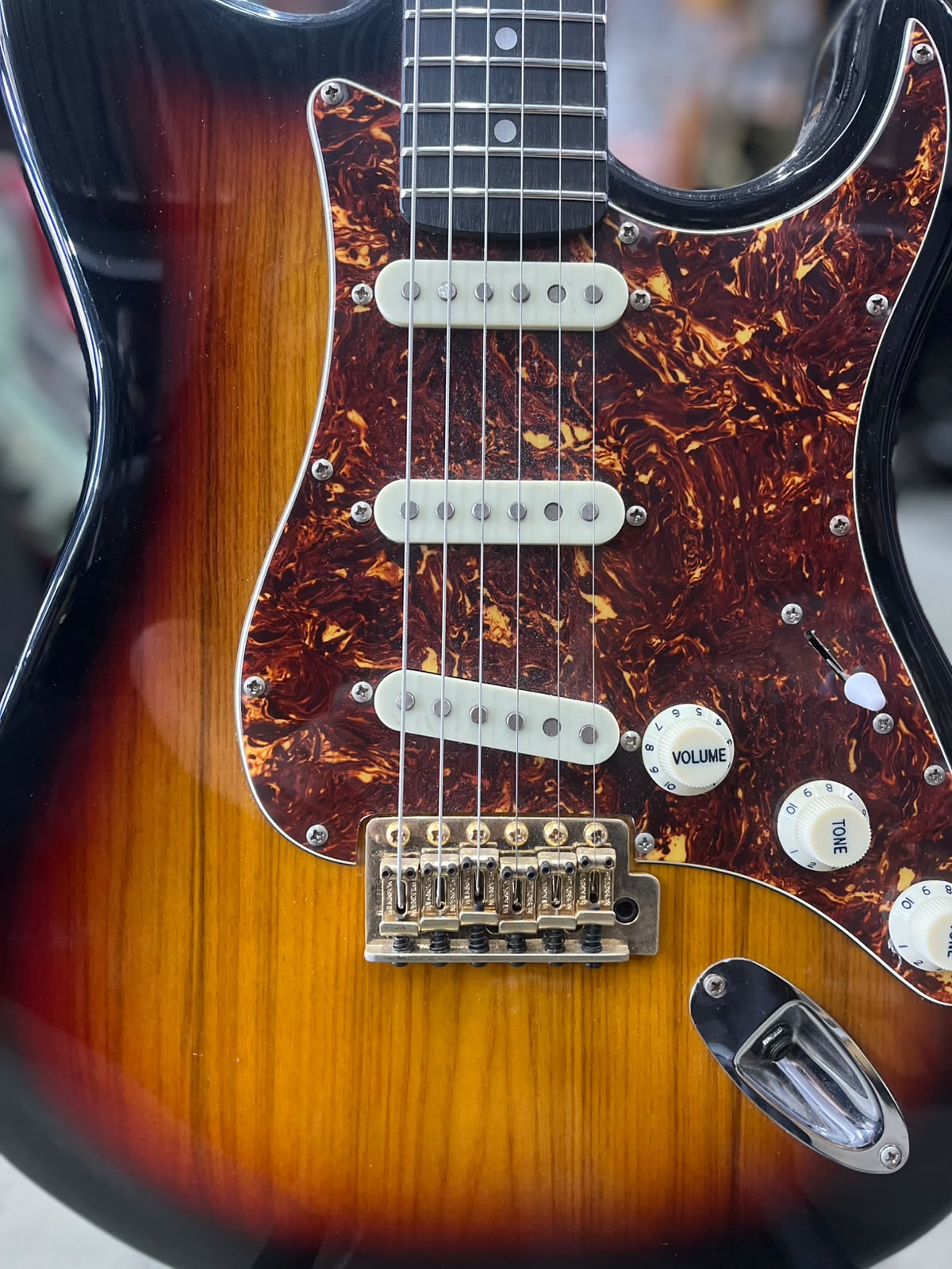 Guitarra Seizi Modelo: Shinobi strato sunburst miniatura 3