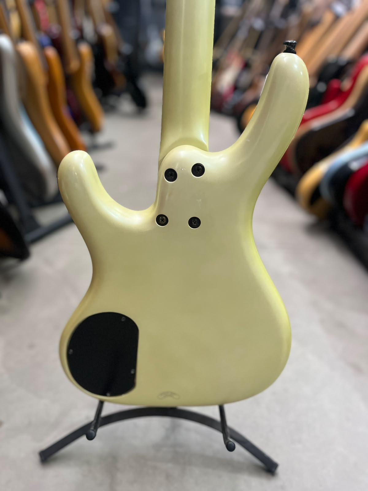 BAIXO IBANEZ ERGODYNE 4 CORDAS CREME miniatura 8