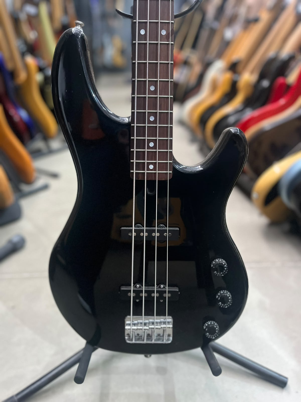 Baixo Yamaha 4 Cordas BB 350
