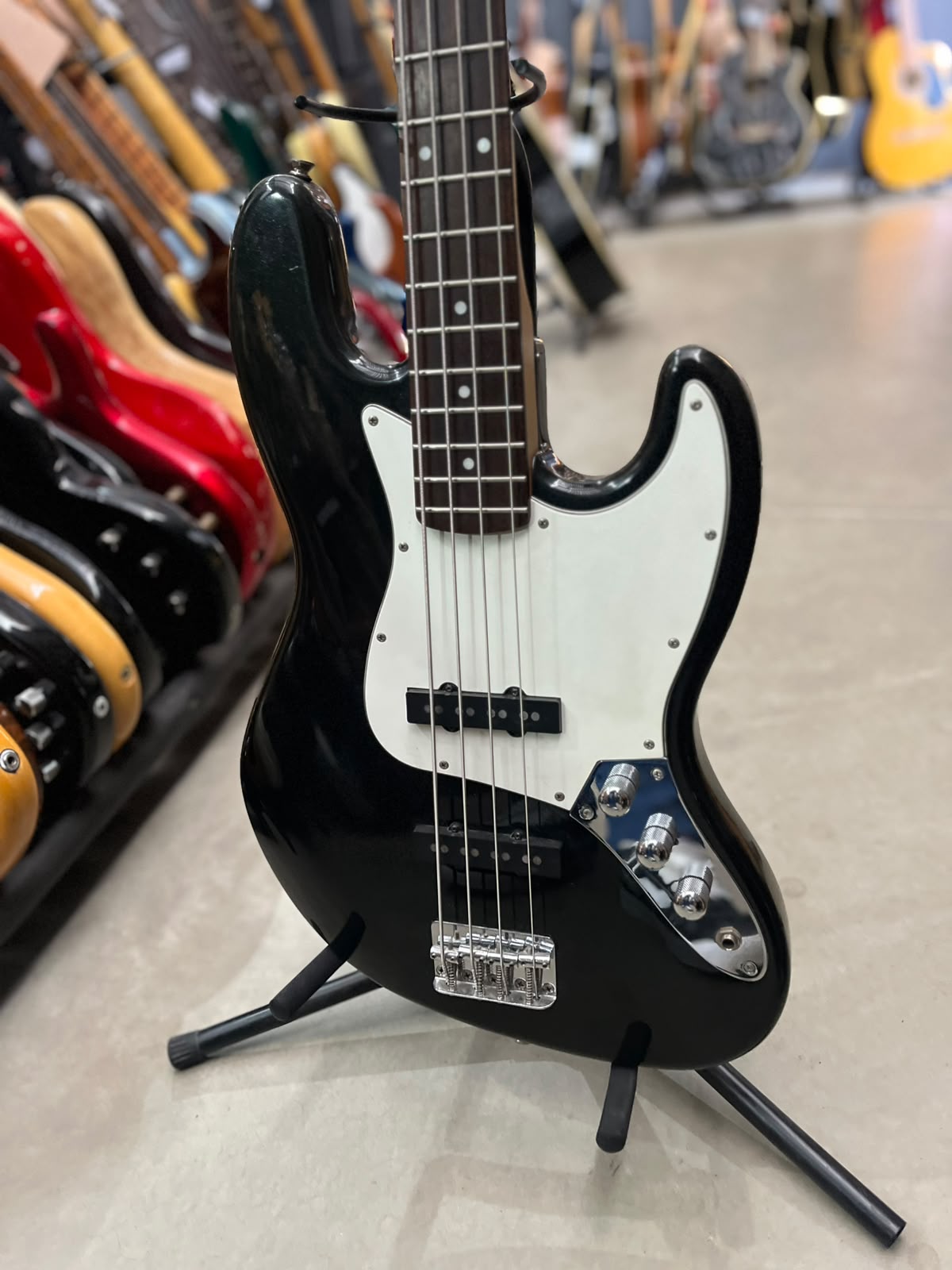 Baixo Squier Modelo: standard Jazz Bass 4 cordas miniatura 2