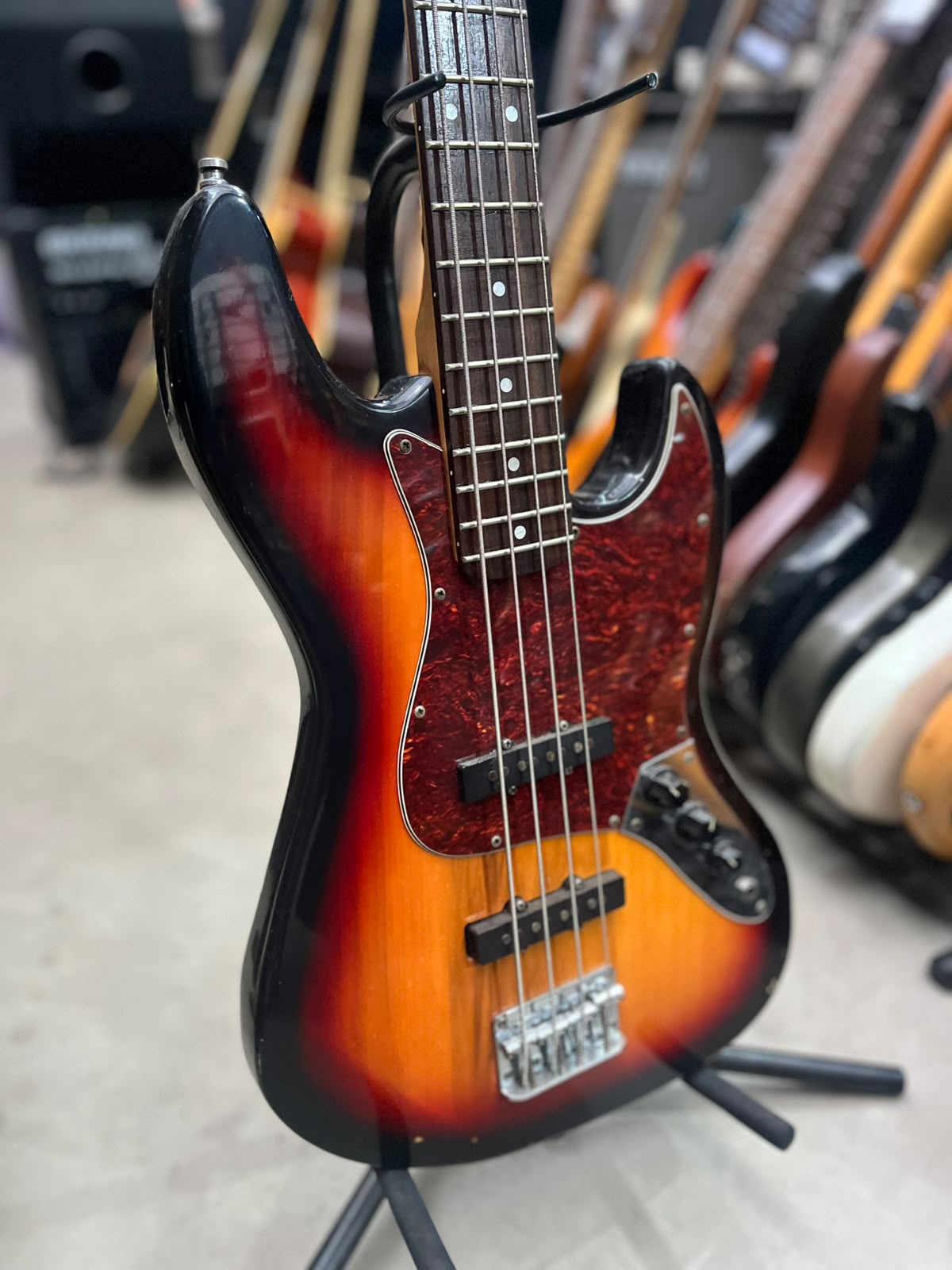 Baixo Marca Giannini – Modelo: Sonic X Séries – 4 cordas Sunburst miniatura 3