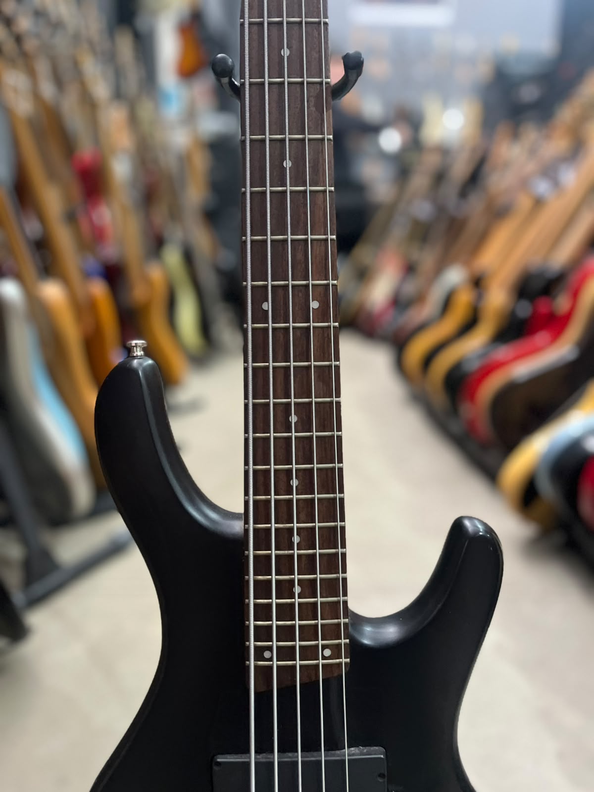 Baixo Ibanez ergodyne 5 cordas  preto miniatura 4
