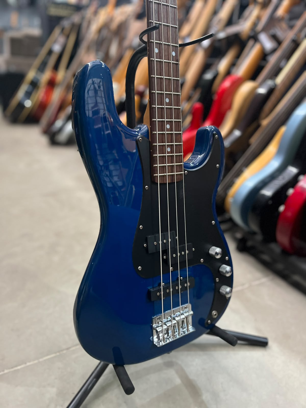 Baixo Strinberg Azul com escudo  4 cordas miniatura 3