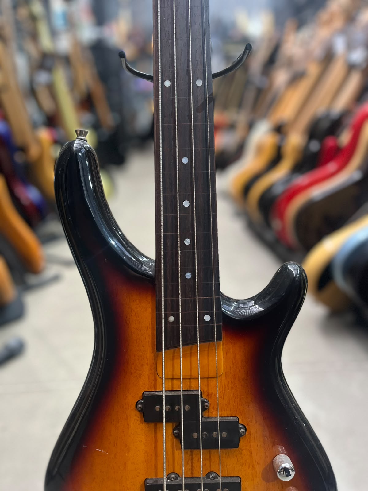 Baixo Condor Sunburst  4 cordas miniatura 4