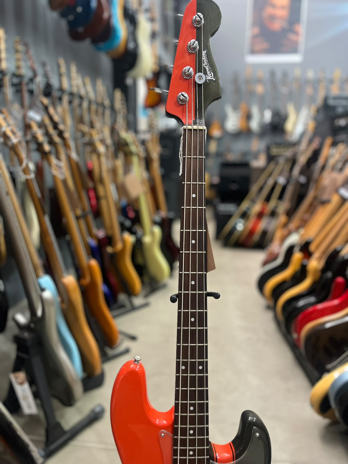 Baixo Luthier Laranja  Modelo New Custom 4 cordas miniatura 5