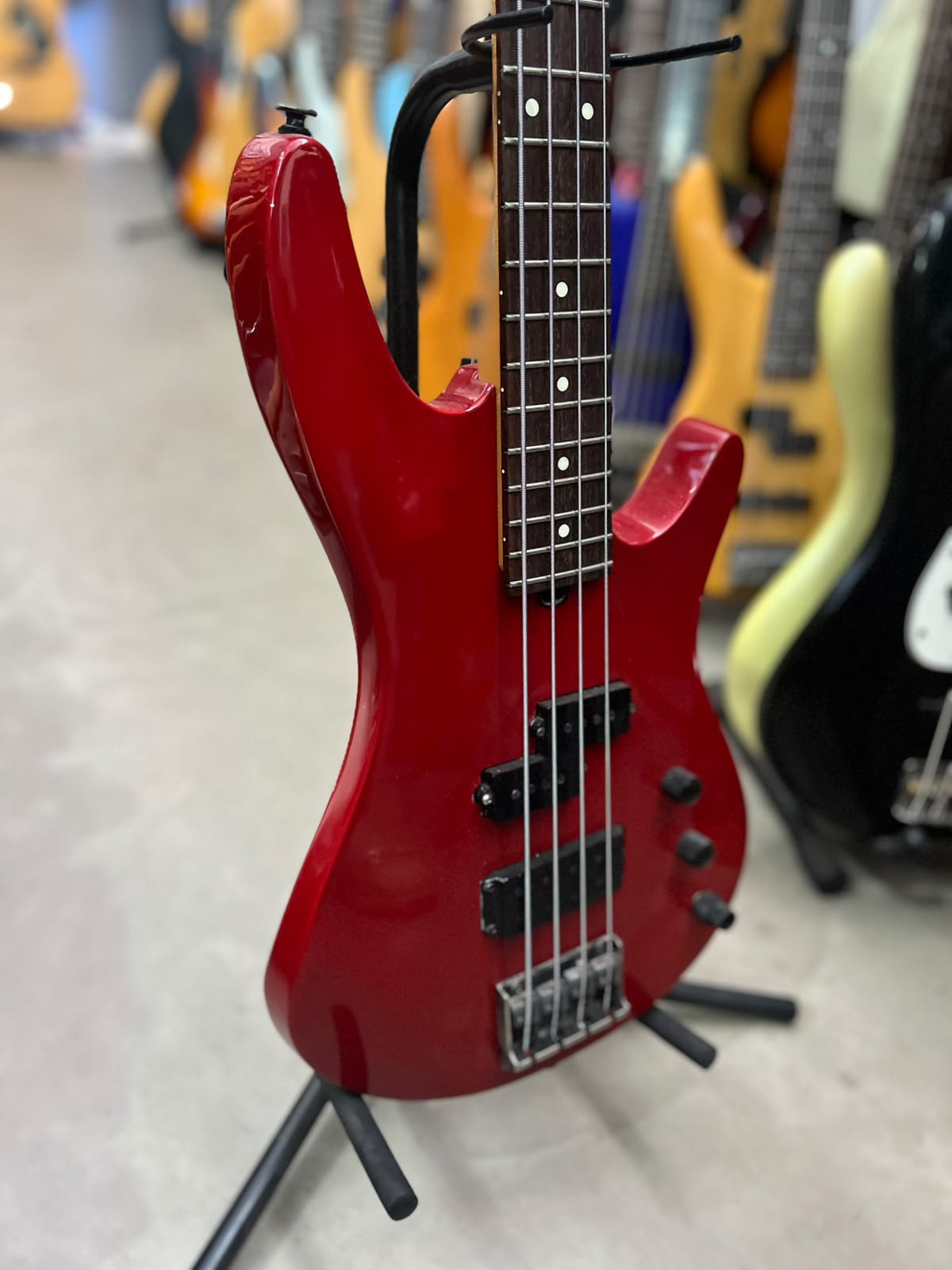Baixo Marca Ibanez – Modelo: SB707e Japan 4 cordas Vermelho ano de 87 miniatura 3
