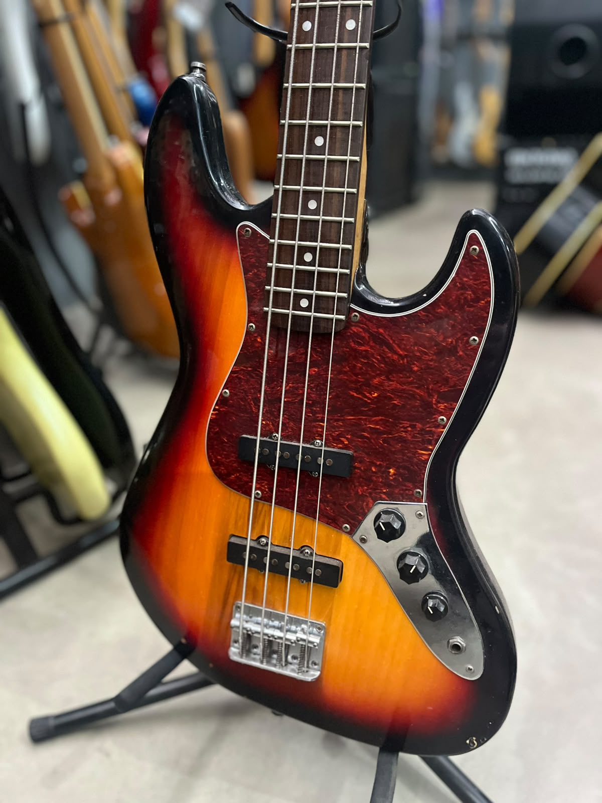 Baixo Marca Giannini – Modelo: Sonic X Séries – 4 cordas Sunburst miniatura 2