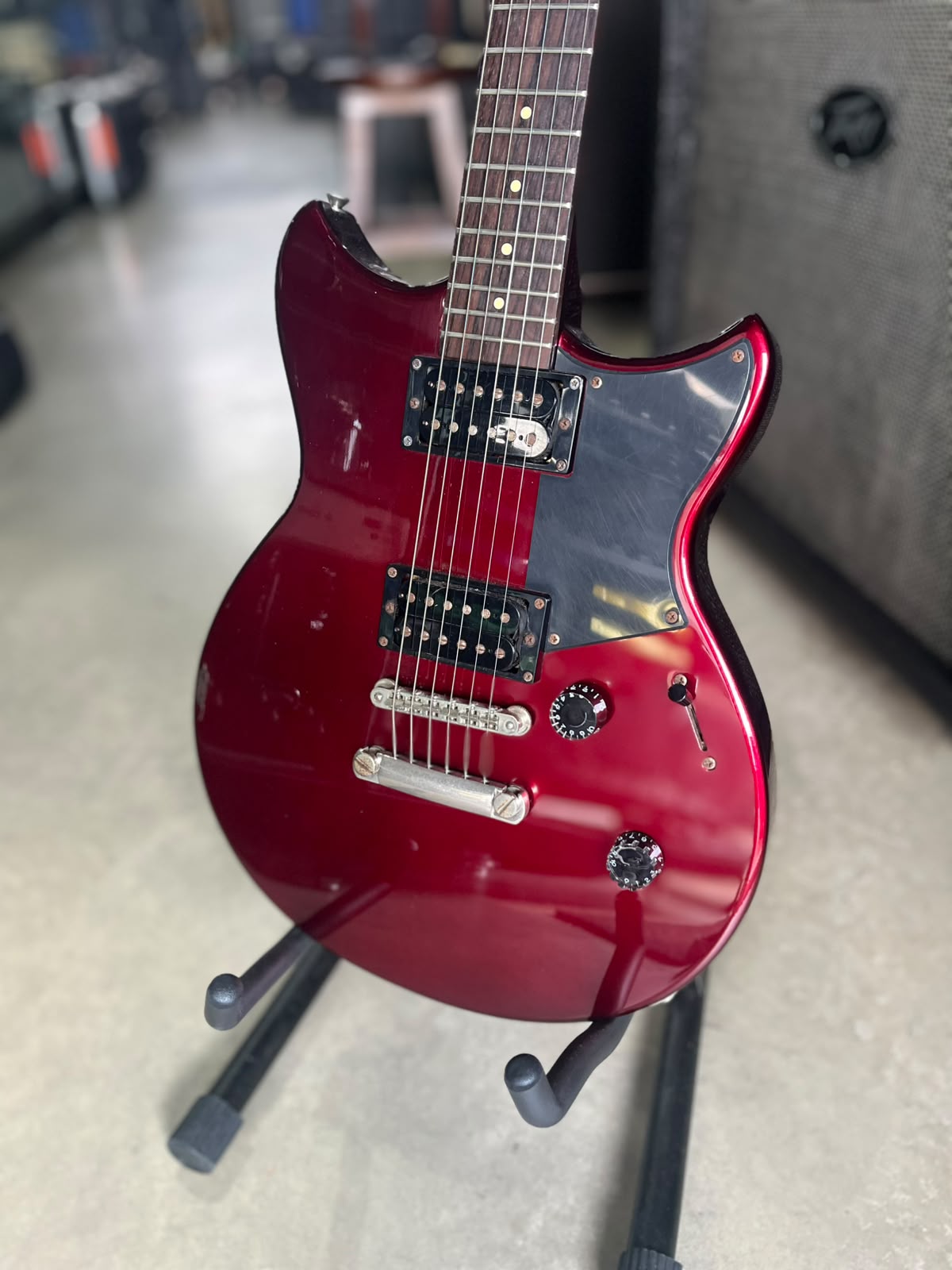 GUITARRA  YAMAHA VINHO STRATO miniatura 2