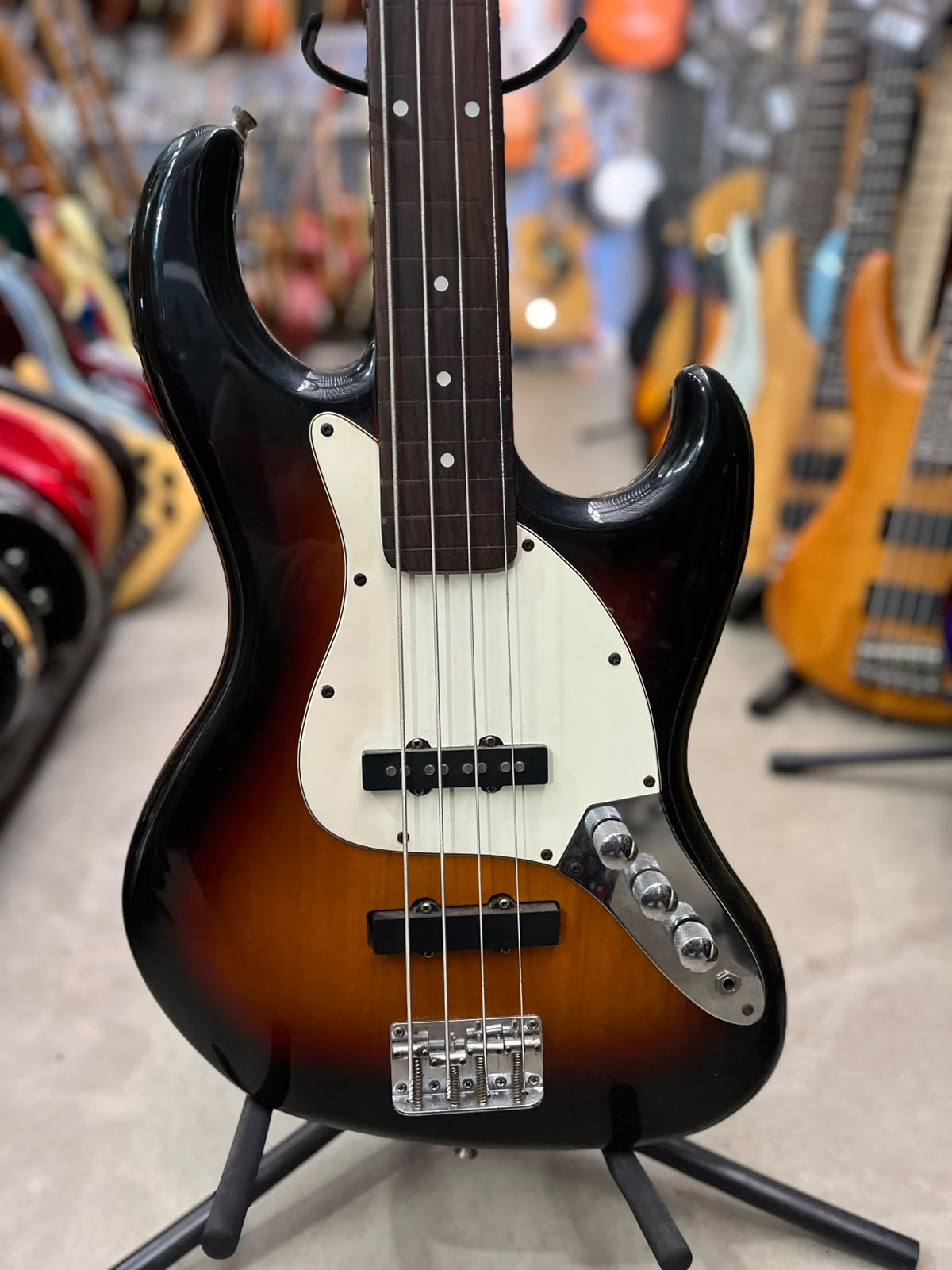 Baixo Marca Giannini – Modelo: Sonic X séries 4 cordas