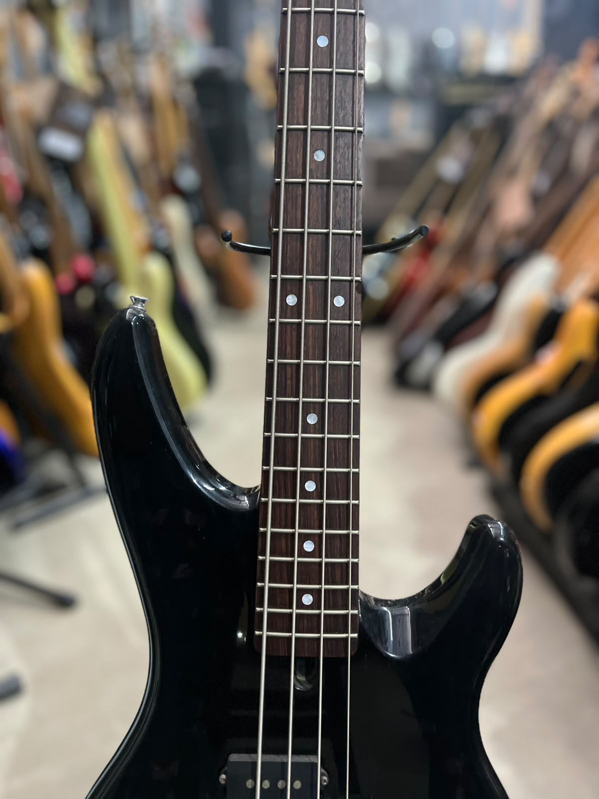 Baixo Yamaha  4 cordas miniatura 4