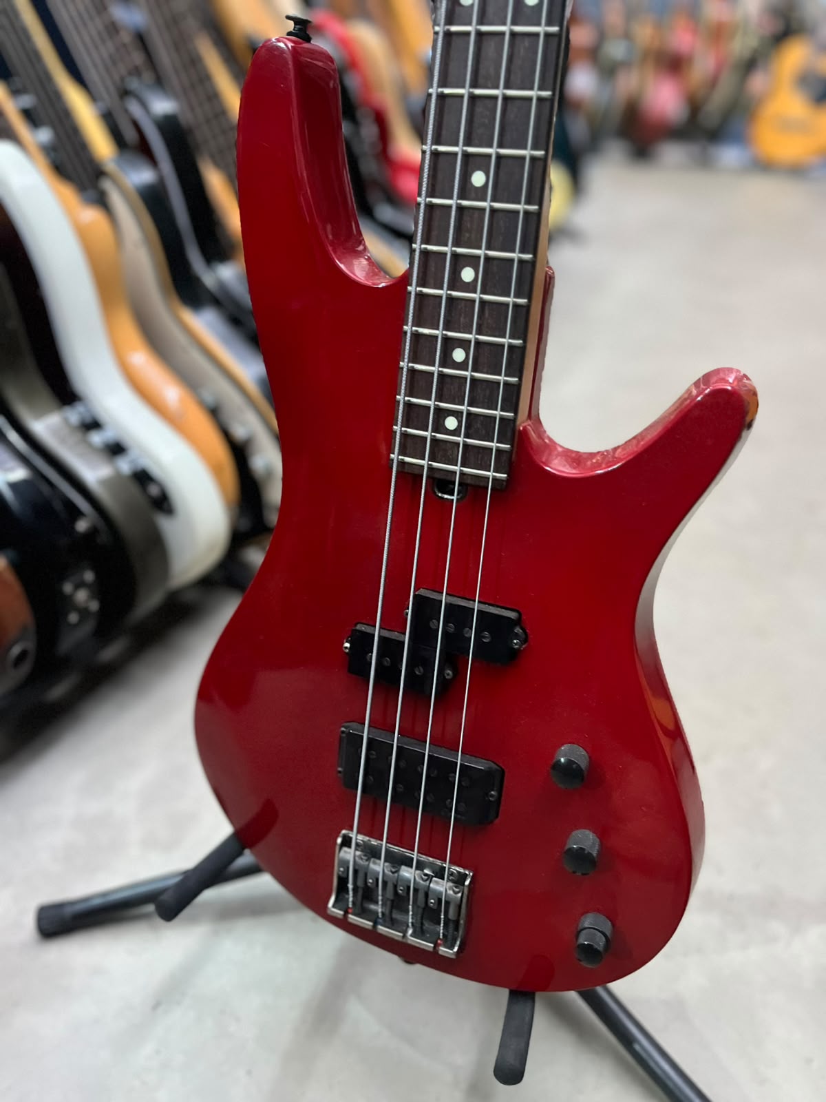 Baixo Marca Ibanez – Modelo: SB707e Japan 4 cordas Vermelho ano de 87 miniatura 2