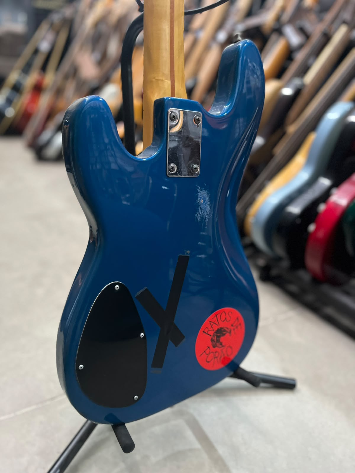 Baixo Dolphin  Modelo: Precision Bass 4 cordas miniatura 10