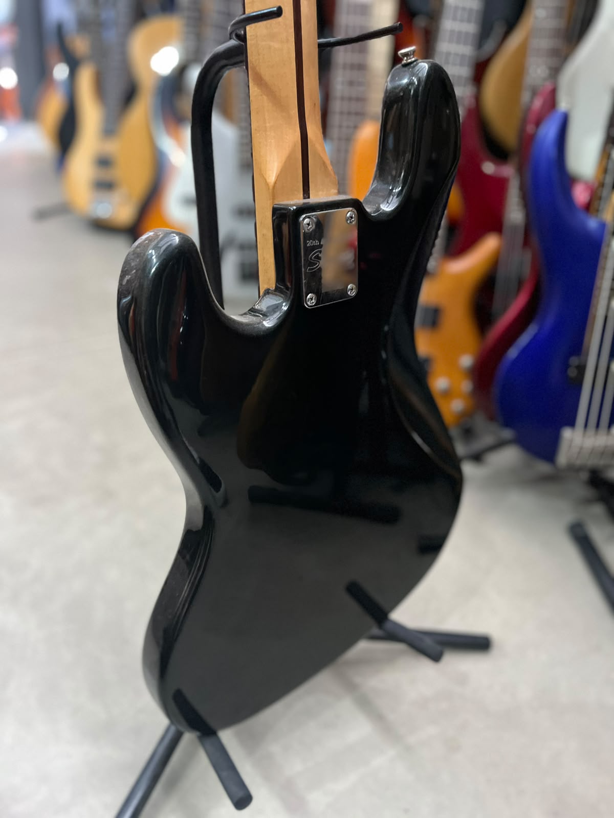 Baixo Squier Modelo: standard Jazz Bass 4 cordas miniatura 10