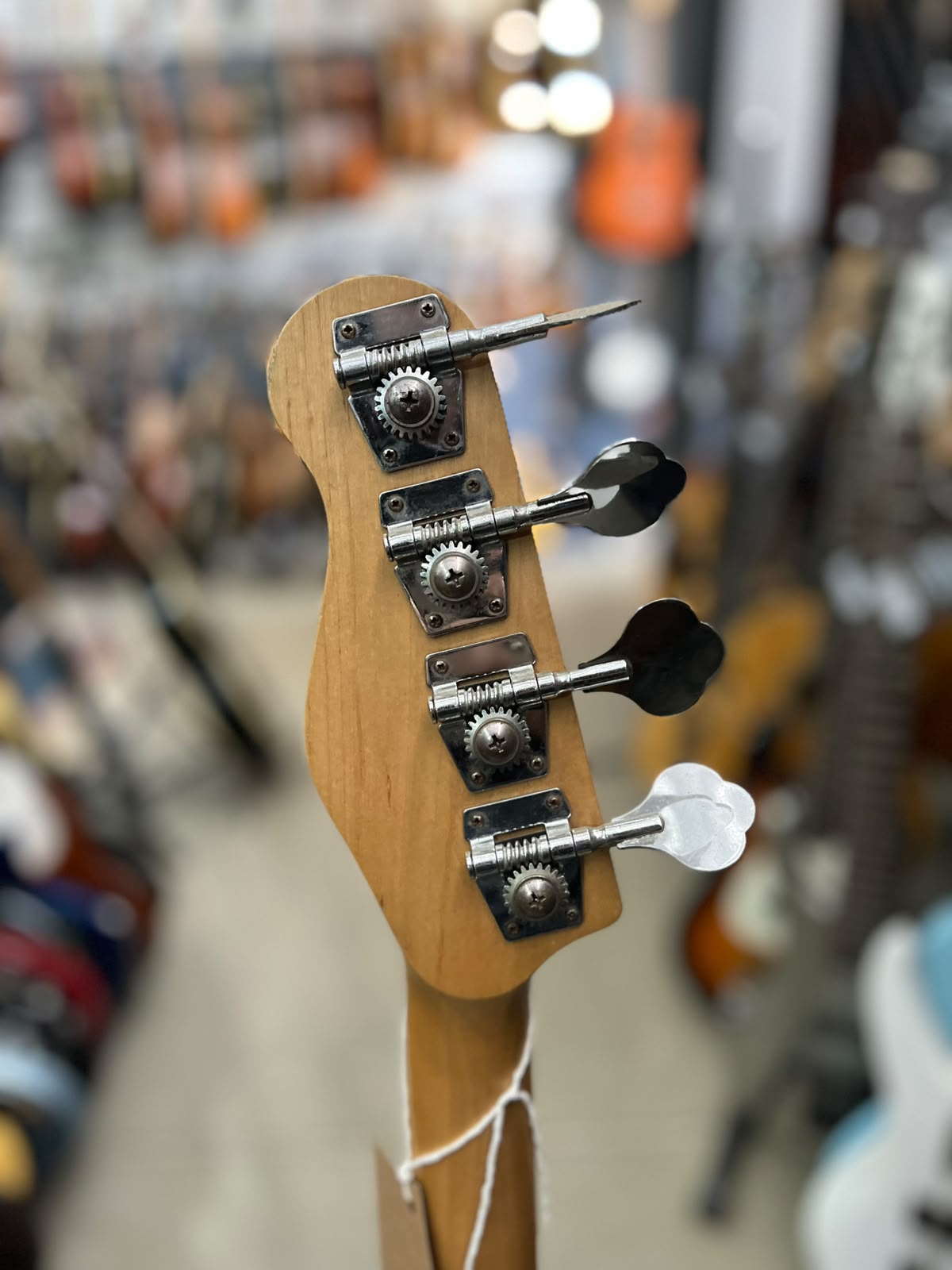Baixo GBS Pro  Modelo: telebass sunburst 4 cordas miniatura 7