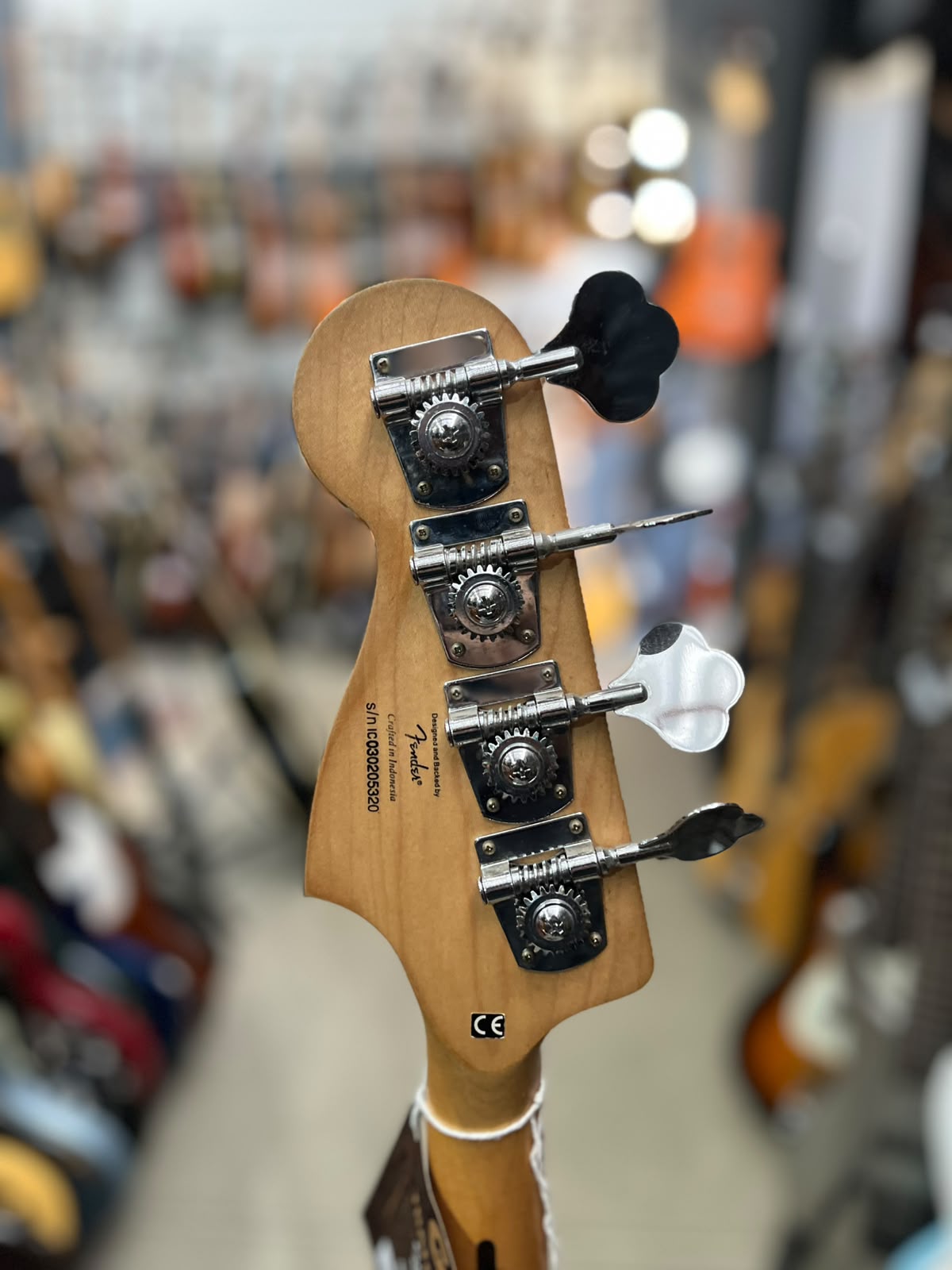 Baixo Squier Modelo: standard Jazz Bass 4 cordas miniatura 7